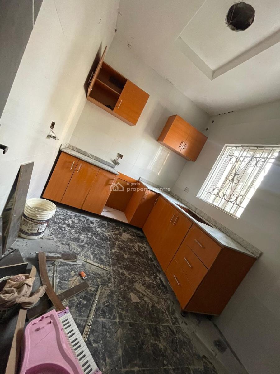 Neatly Used 3bedroom Flat, United Estate, Blenco Lane, Ajah, Lagos, Flat / Apartment for Rent