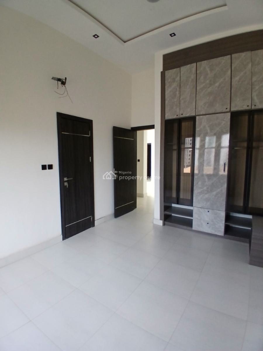 New and Serviced with 24/7 Power Supply 3 Bedroom En-suite Flat. It Wi, Lekki Phase 1, Lekki, Lagos, Flat / Apartment for Rent