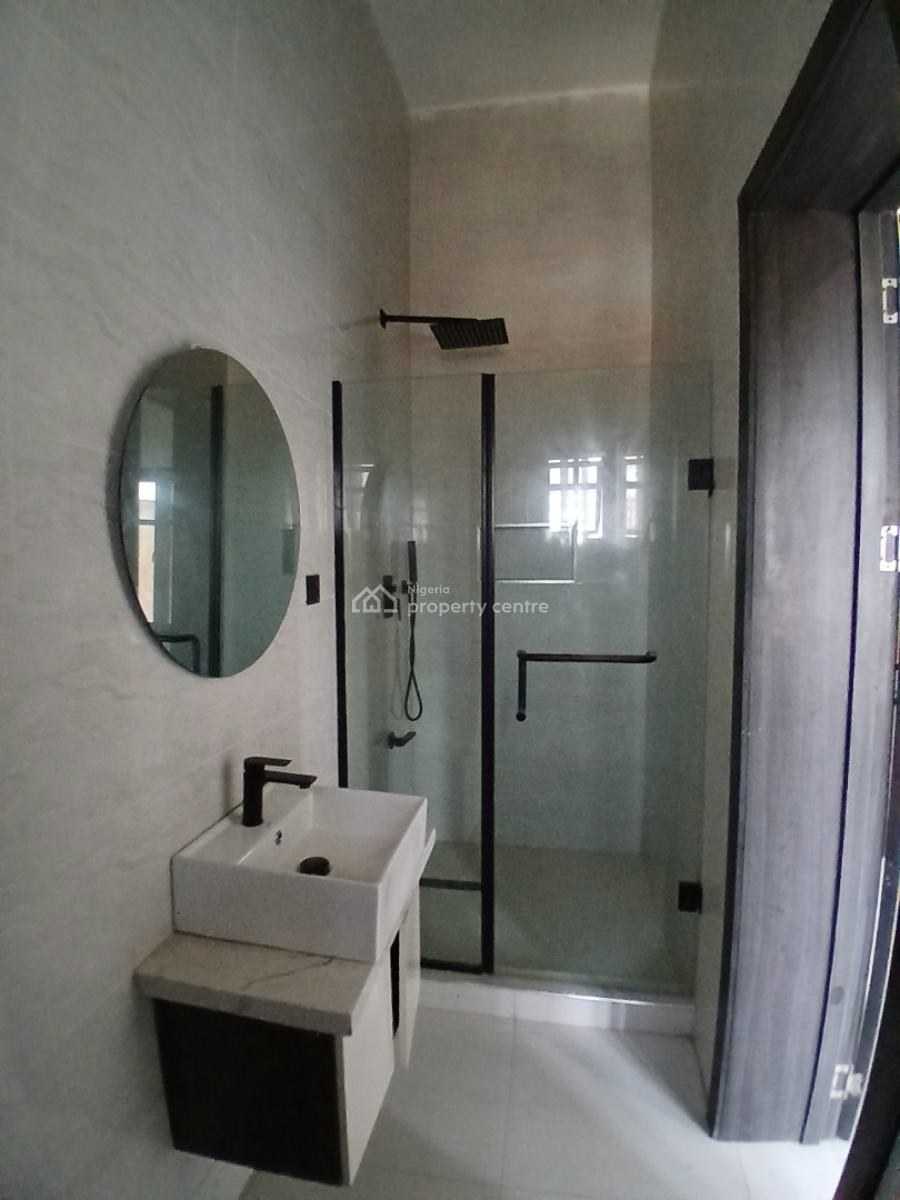 New and Serviced with 24/7 Power Supply 3 Bedroom En-suite Flat. It Wi, Lekki Phase 1, Lekki, Lagos, Flat / Apartment for Rent
