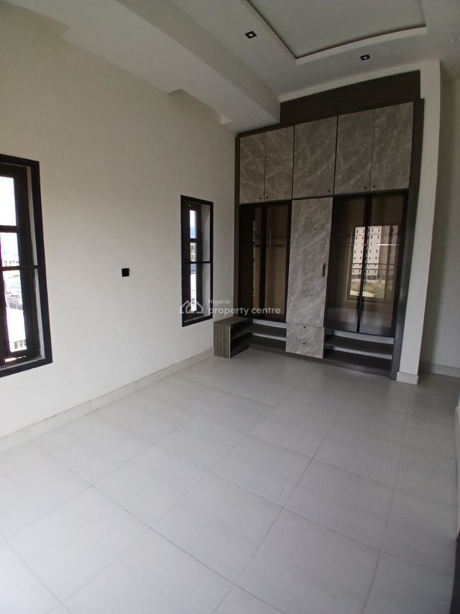 New and Serviced with 24/7 Power Supply 3 Bedroom En-suite Flat. It Wi, Lekki Phase 1, Lekki, Lagos, Flat / Apartment for Rent