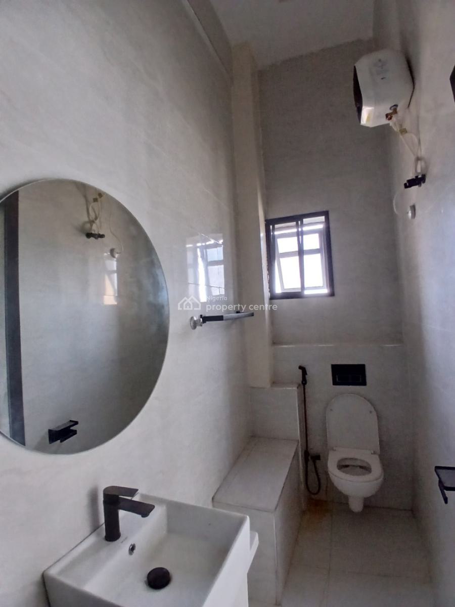 New and Serviced with 24/7 Power Supply 3 Bedroom En-suite Flat. It Wi, Lekki Phase 1, Lekki, Lagos, Flat / Apartment for Rent