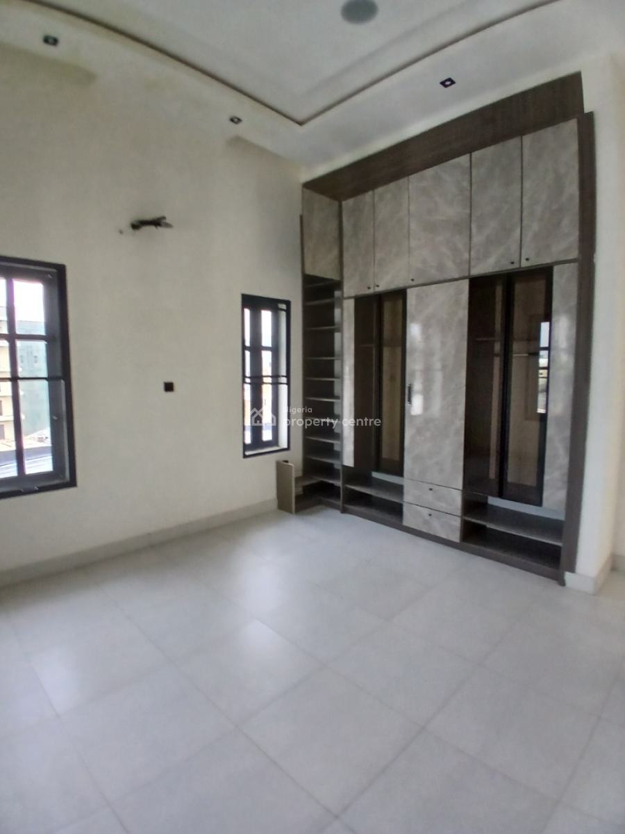 New and Serviced with 24/7 Power Supply 3 Bedroom En-suite Flat. It Wi, Lekki Phase 1, Lekki, Lagos, Flat / Apartment for Rent