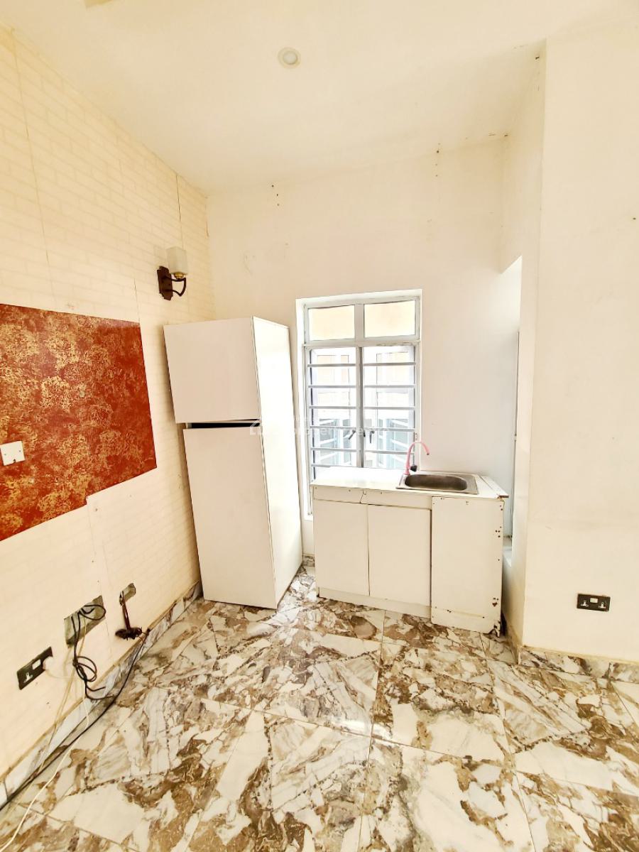 Masters Bedroom Shared Apartment with Jacuzzi, Ikota Villa Estate, Ikota, Lekki, Lagos, Self Contain (single Rooms) for Rent