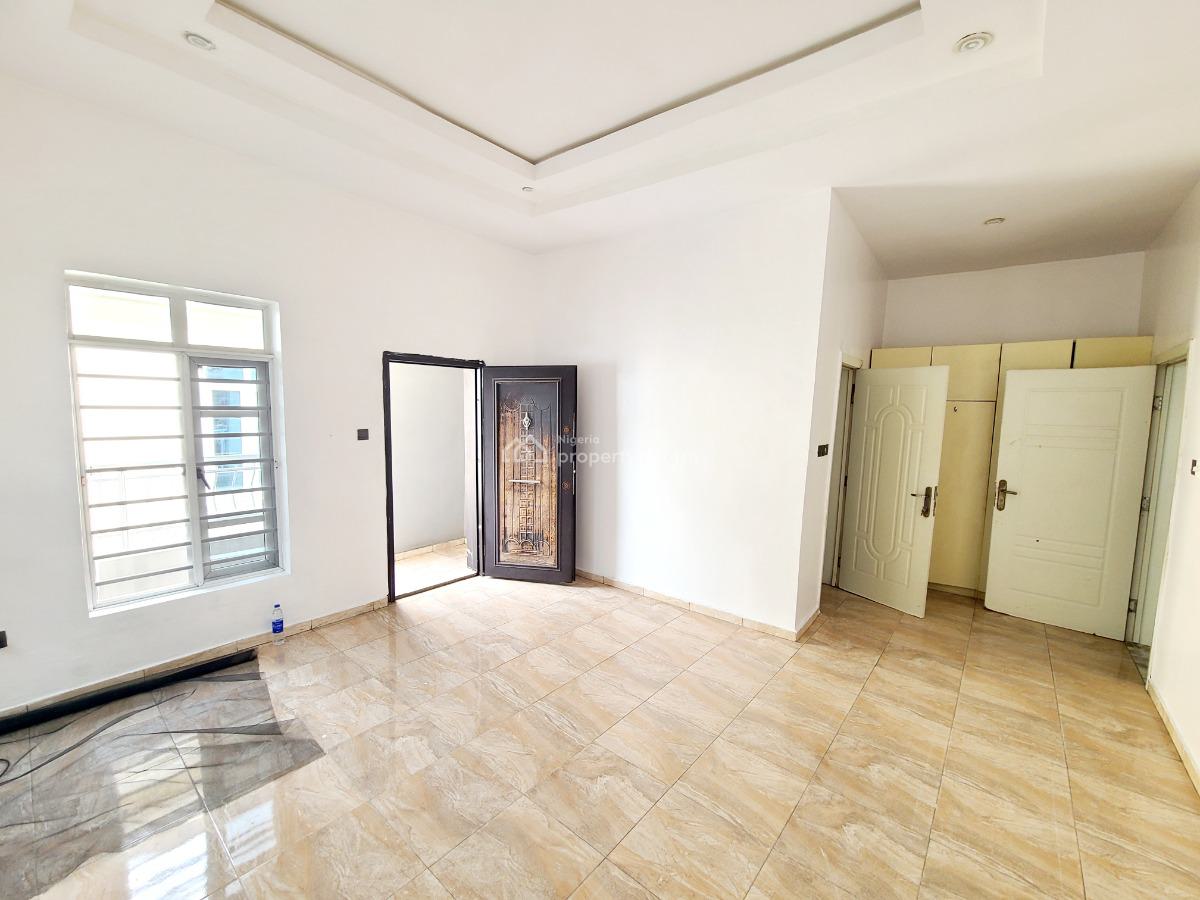 Masters Bedroom Shared Apartment with Jacuzzi, Ikota Villa Estate, Ikota, Lekki, Lagos, Self Contain (single Rooms) for Rent