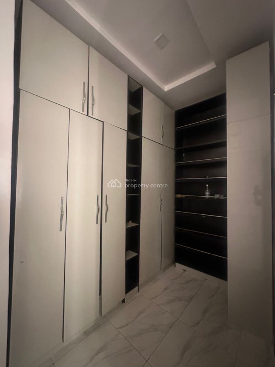 Massive Master Bedroom, Gra, Ikota, Lekki, Lagos, Flat / Apartment for Rent