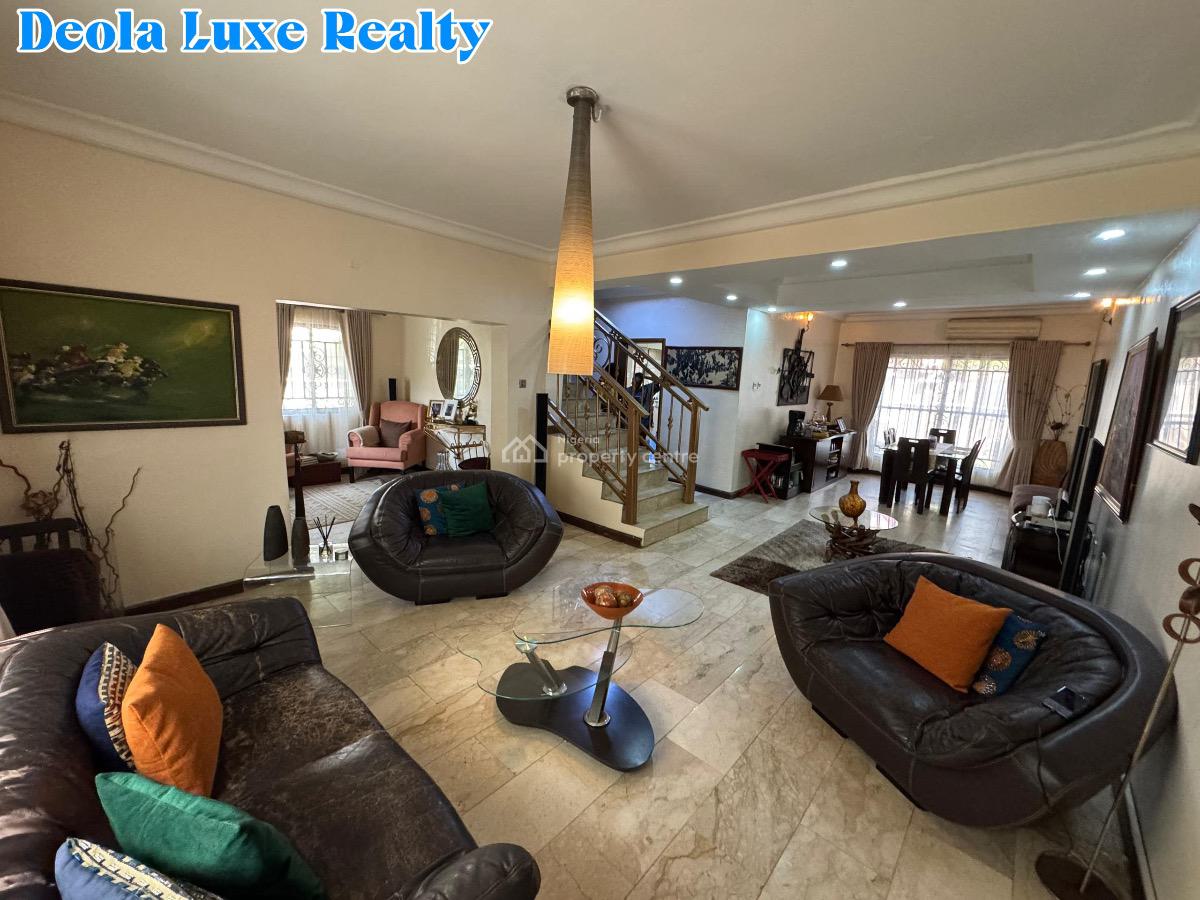 a Well Maintained 4 Bedroom Duplex in a Family Oriented Es (distress), Femi Okunu Estate, Jakande, Lekki, Lagos, Semi-detached Duplex for Sale