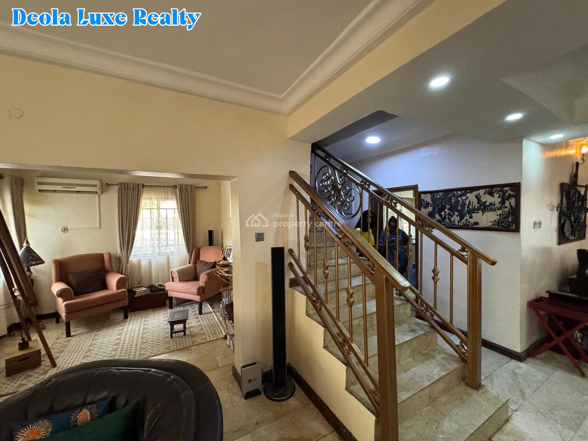 a Well Maintained 4 Bedroom Duplex in a Family Oriented Es (distress), Femi Okunu Estate, Jakande, Lekki, Lagos, Semi-detached Duplex for Sale