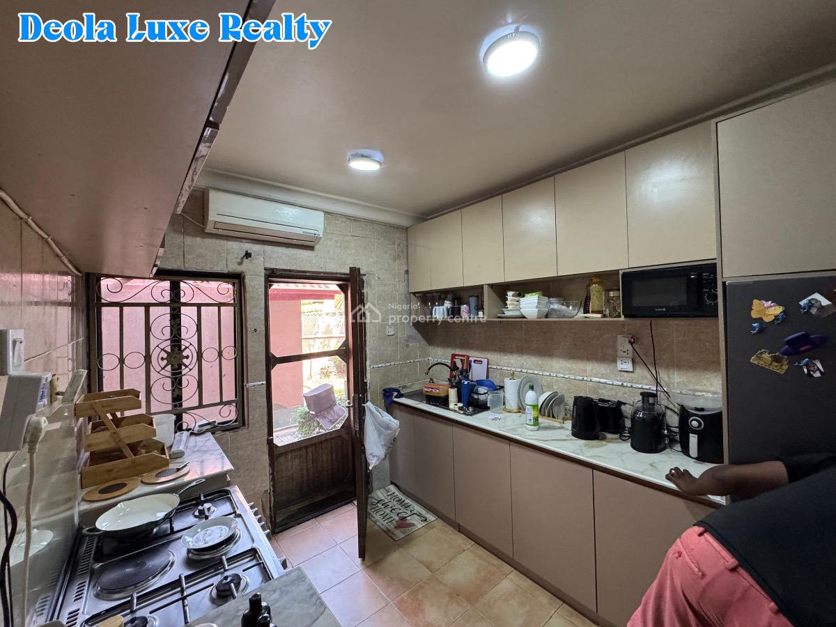 a Well Maintained 4 Bedroom Duplex in a Family Oriented Es (distress), Femi Okunu Estate, Jakande, Lekki, Lagos, Semi-detached Duplex for Sale