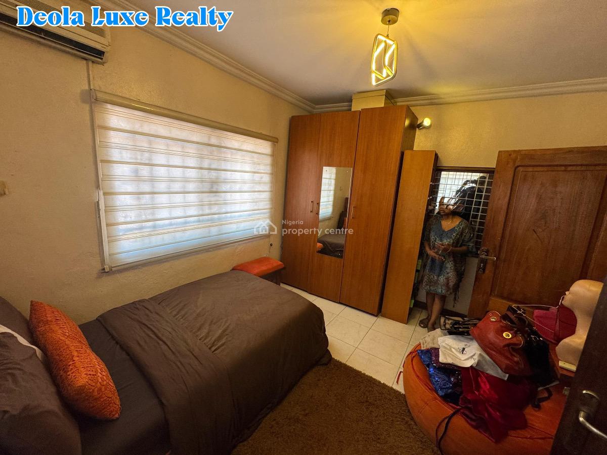 a Well Maintained 4 Bedroom Duplex in a Family Oriented Es (distress), Femi Okunu Estate, Jakande, Lekki, Lagos, Semi-detached Duplex for Sale