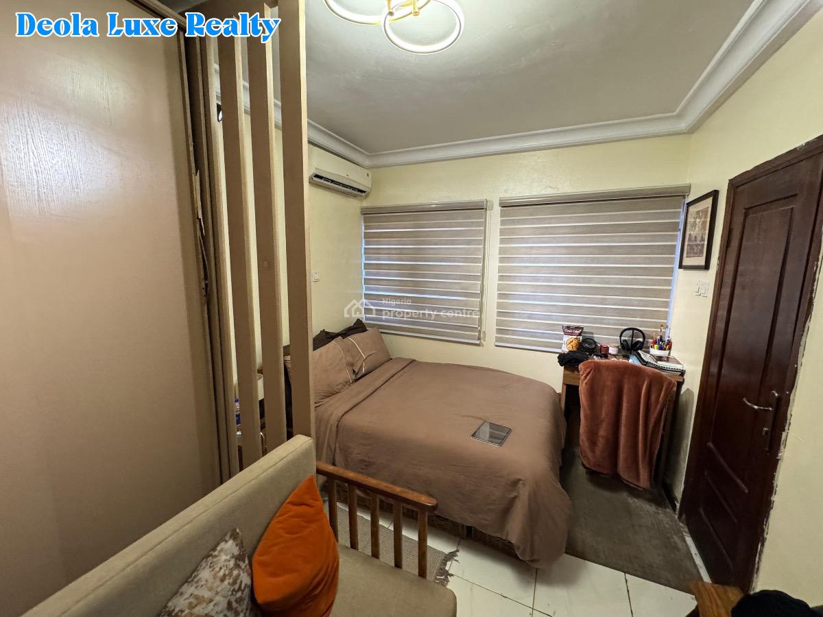 a Well Maintained 4 Bedroom Duplex in a Family Oriented Es (distress), Femi Okunu Estate, Jakande, Lekki, Lagos, Semi-detached Duplex for Sale