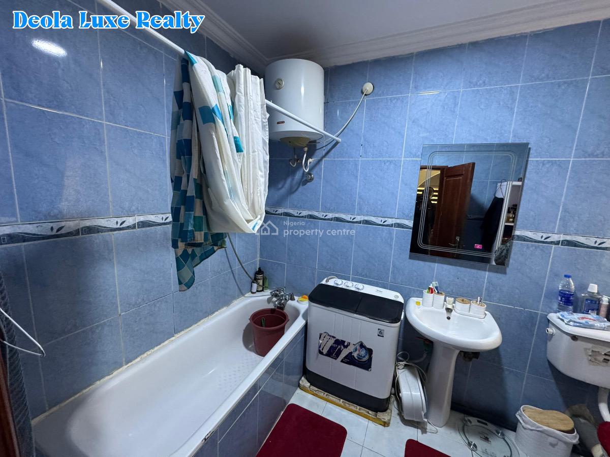 a Well Maintained 4 Bedroom Duplex in a Family Oriented Es (distress), Femi Okunu Estate, Jakande, Lekki, Lagos, Semi-detached Duplex for Sale