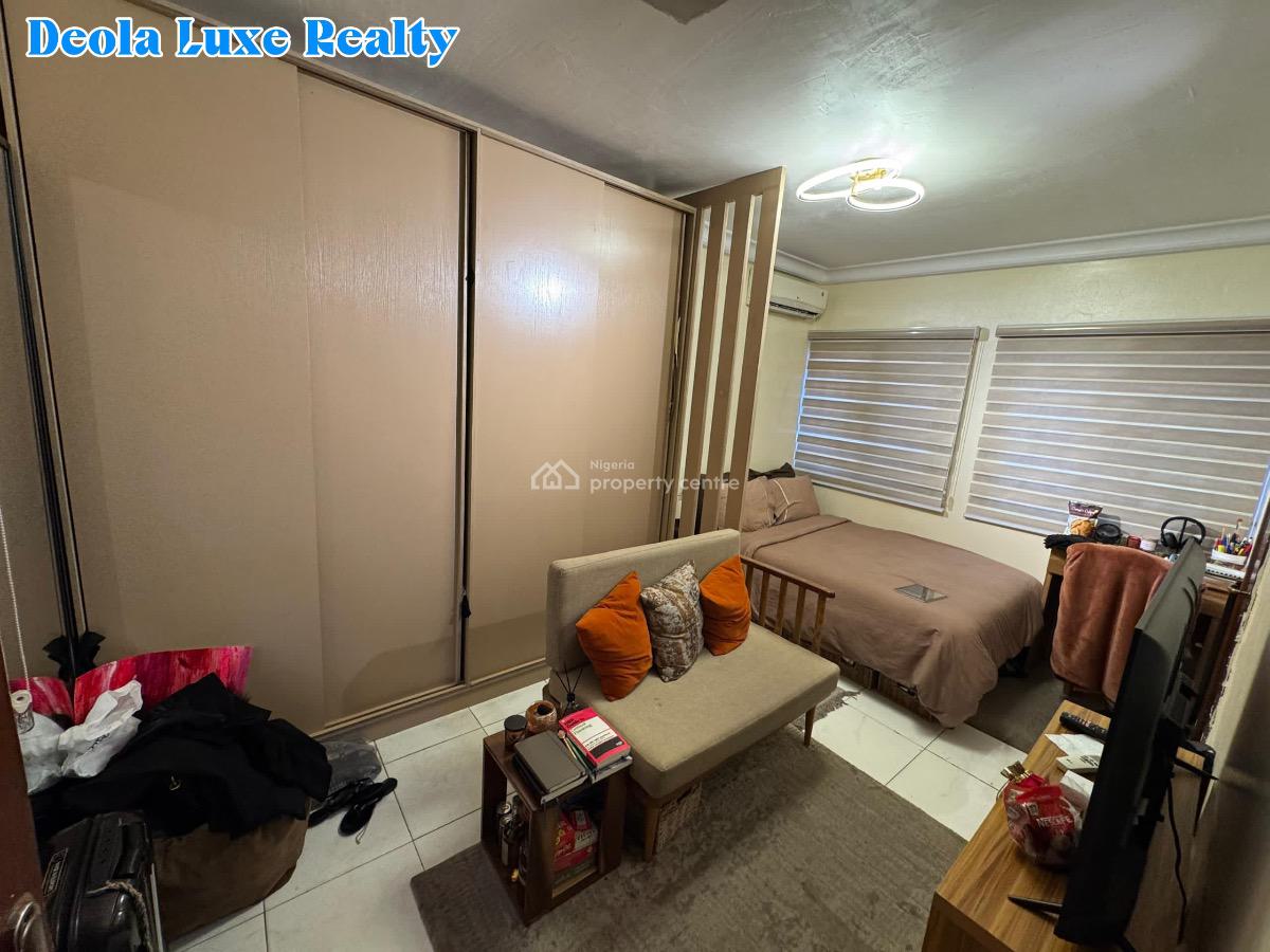 a Well Maintained 4 Bedroom Duplex in a Family Oriented Es (distress), Femi Okunu Estate, Jakande, Lekki, Lagos, Semi-detached Duplex for Sale