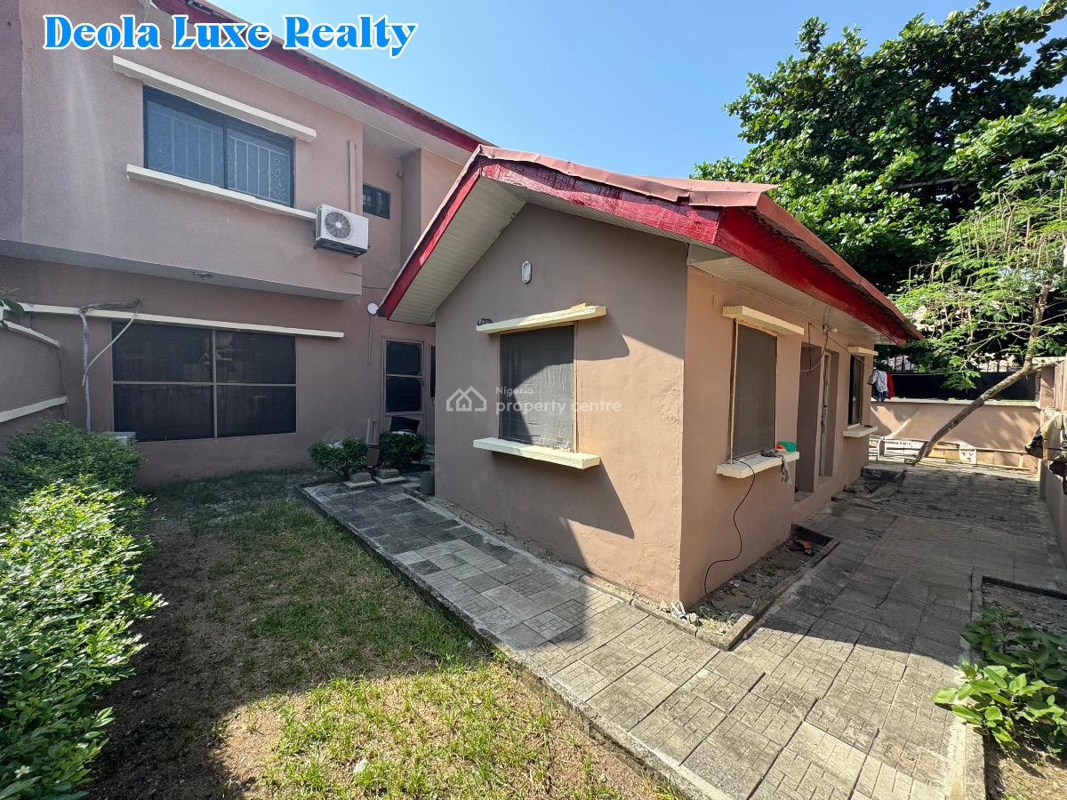 a Well Maintained 4 Bedroom Duplex in a Family Oriented Es (distress), Femi Okunu Estate, Jakande, Lekki, Lagos, Semi-detached Duplex for Sale