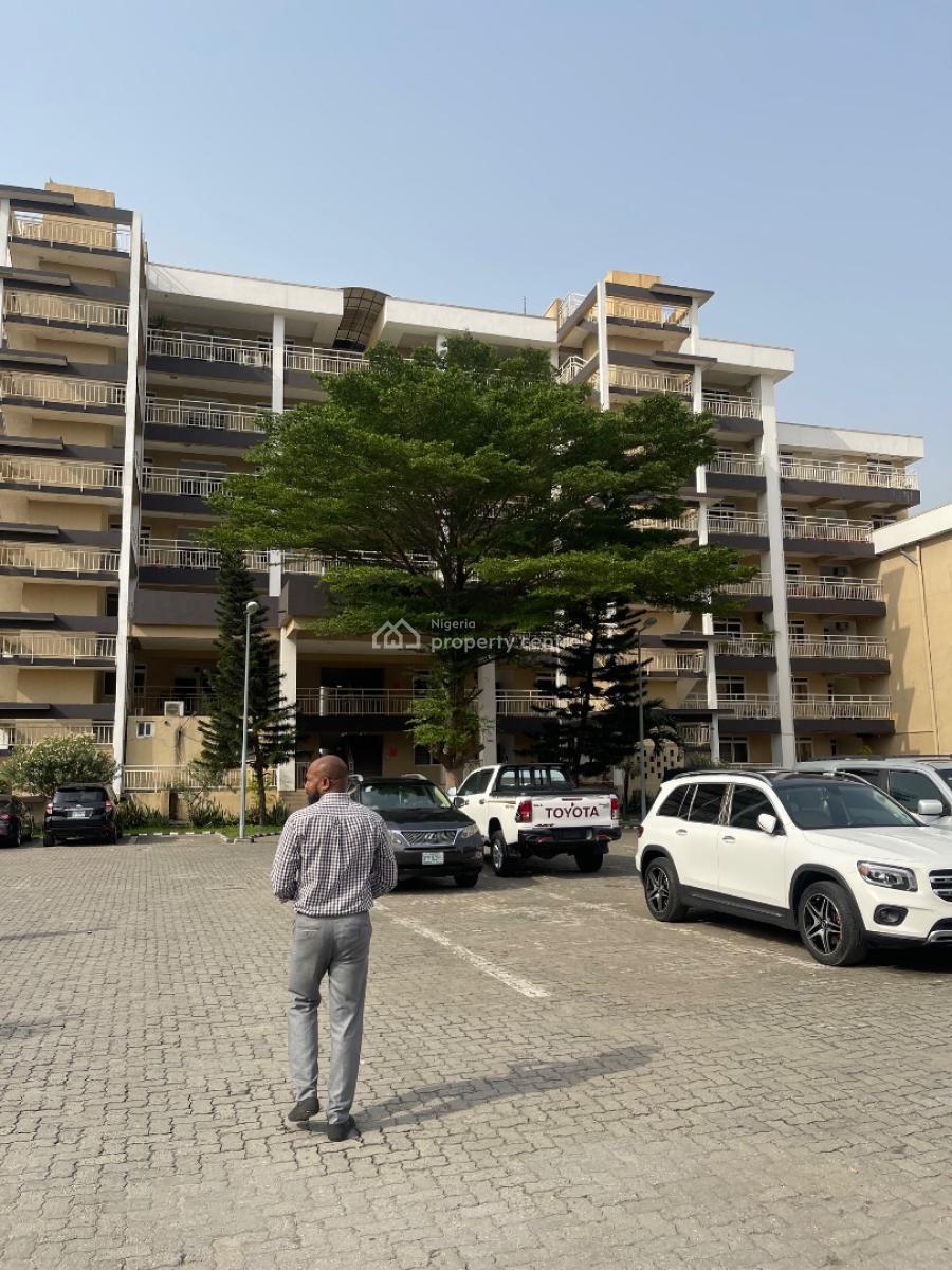 Waterfront Spacious 3 Bedroom Apartment, Off Admiralty Way, Lekki Phase 1, Lekki, Lagos, Flat / Apartment for Rent