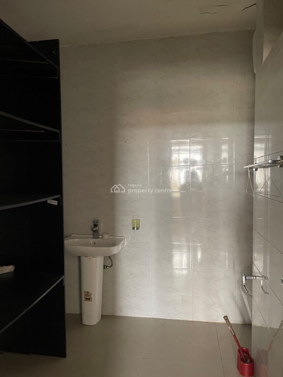 Waterfront Spacious 3 Bedroom Apartment, Off Admiralty Way, Lekki Phase 1, Lekki, Lagos, Flat / Apartment for Rent