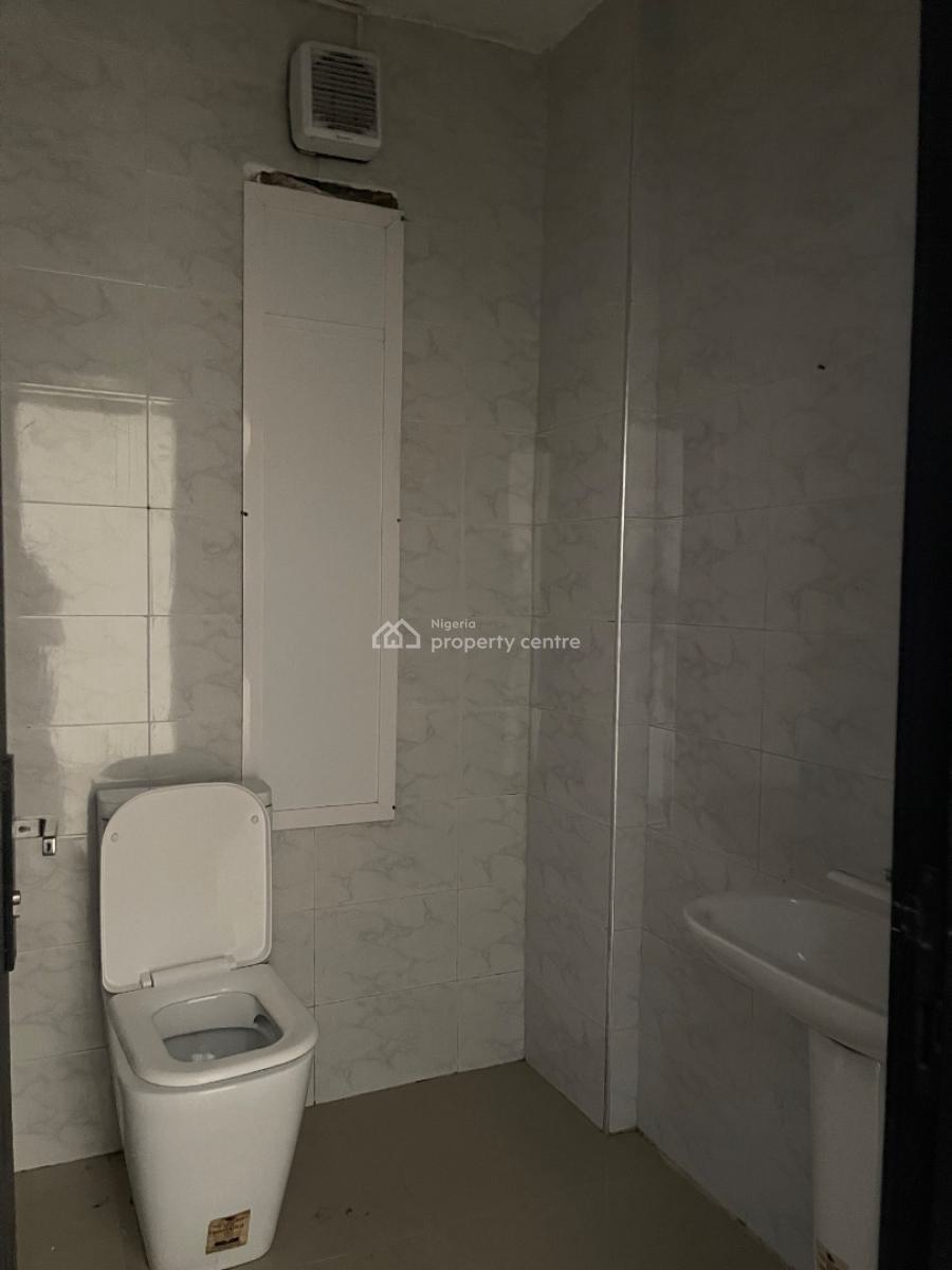 Waterfront Spacious 3 Bedroom Apartment, Off Admiralty Way, Lekki Phase 1, Lekki, Lagos, Flat / Apartment for Rent