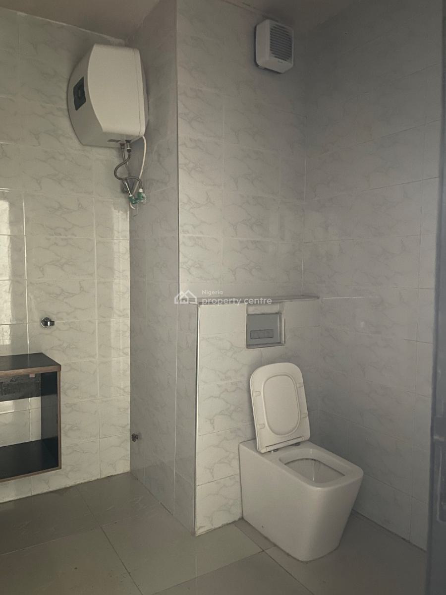 Waterfront Spacious 3 Bedroom Apartment, Off Admiralty Way, Lekki Phase 1, Lekki, Lagos, Flat / Apartment for Rent