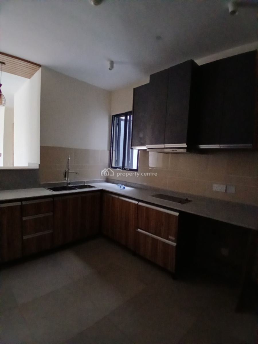 Well-finished and Serviced with 24/7 Power Supply 2 Bedroom En-suite F, Lekki Phase 1, Lekki, Lagos, Flat / Apartment for Sale