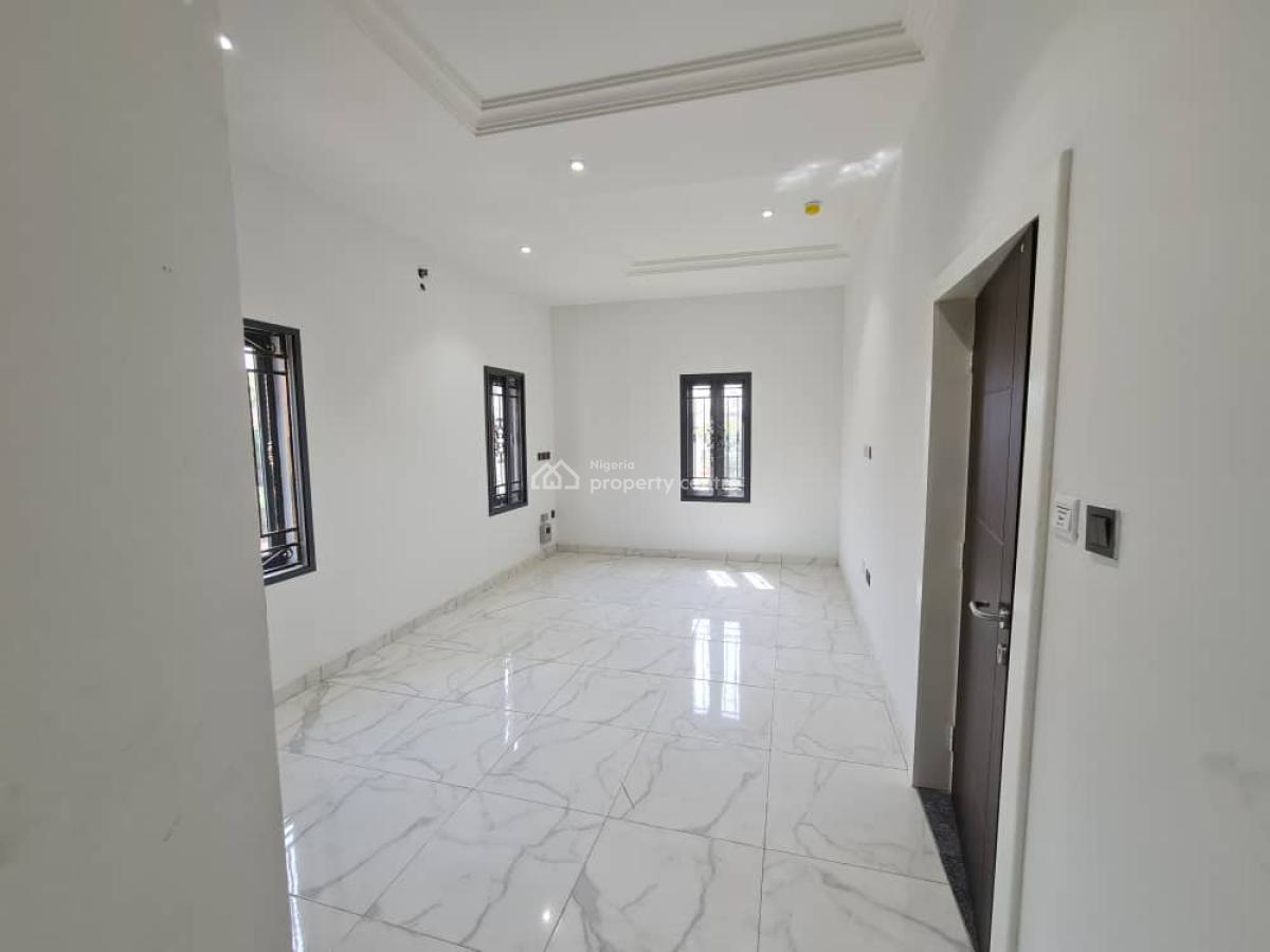 Spacious 5-bedroom Semi-detached Duplex + Bq + Swimming + Water Founta, Guzape Main, Guzape District, Abuja, Semi-detached Duplex for Sale