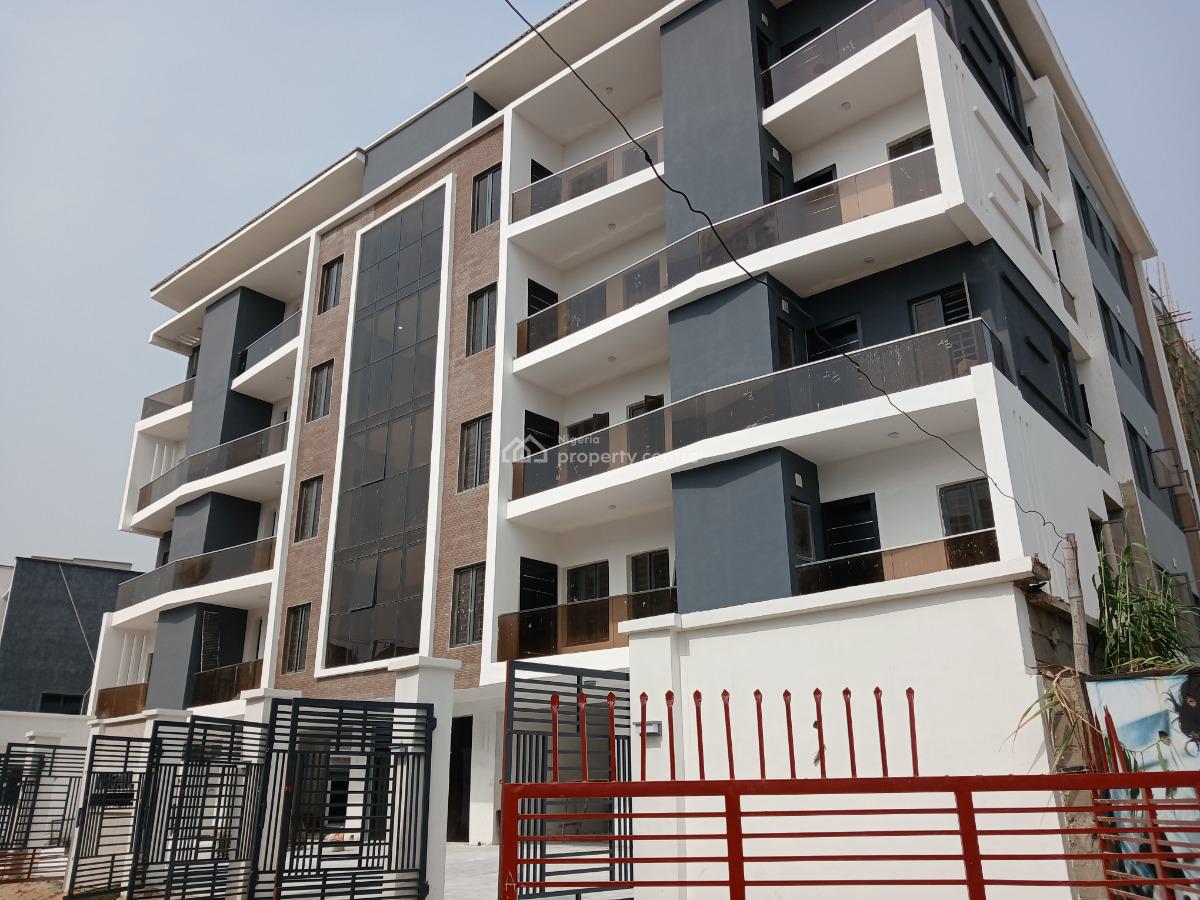 Newly Built and Serviced with 24/7 Power Supply 4 Bedroom En-suite Wit, Lekki Phase 1, Lekki, Lagos, Flat / Apartment for Sale