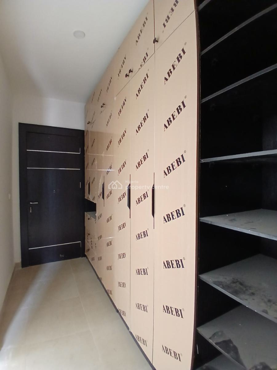 Newly Built and Serviced with 24/7 Power Supply 4 Bedroom En-suite Wit, Lekki Phase 1, Lekki, Lagos, Flat / Apartment for Sale