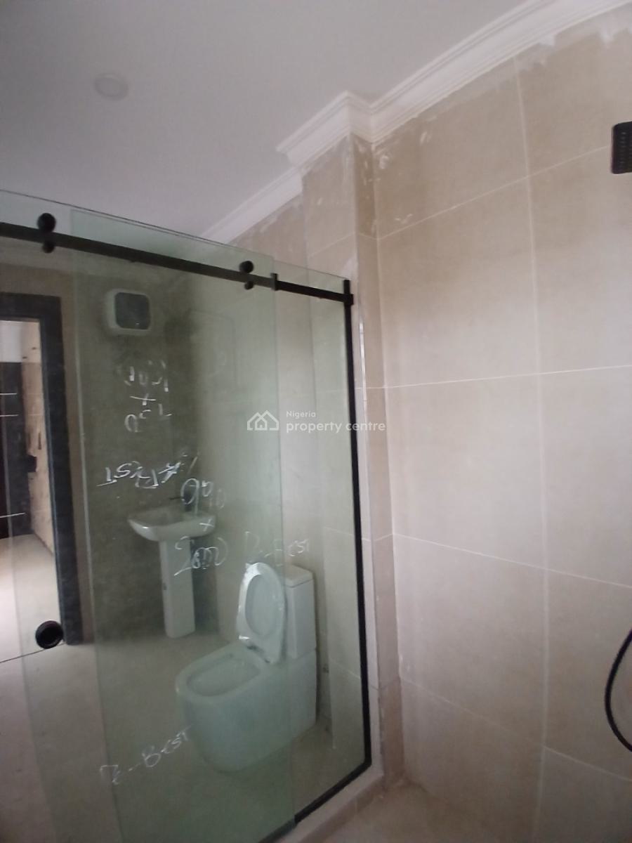 Newly Built and Serviced with 24/7 Power Supply 4 Bedroom En-suite Wit, Lekki Phase 1, Lekki, Lagos, Flat / Apartment for Sale