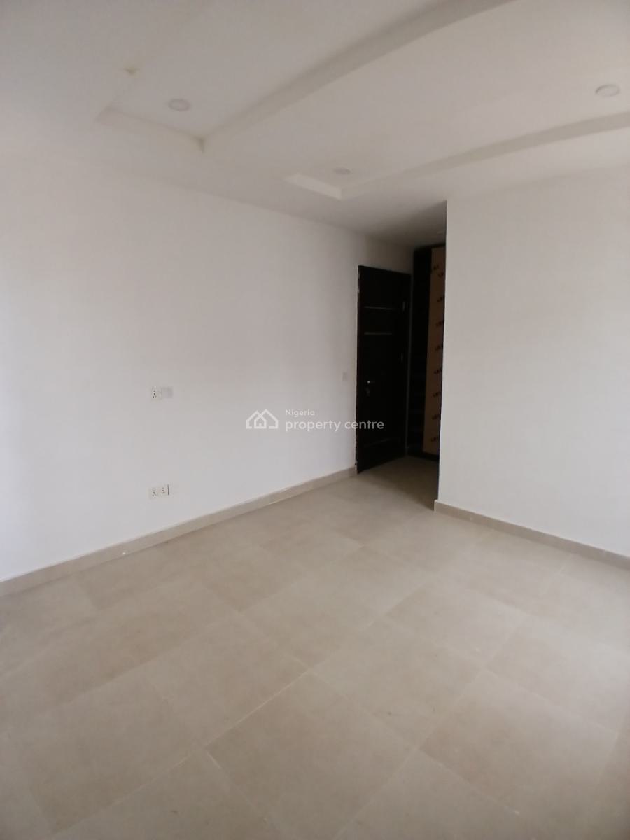 Newly Built and Serviced with 24/7 Power Supply 4 Bedroom En-suite Wit, Lekki Phase 1, Lekki, Lagos, Flat / Apartment for Sale