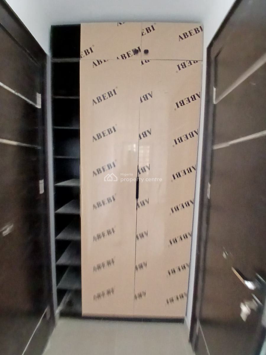 Newly Built and Serviced with 24/7 Power Supply 4 Bedroom En-suite Wit, Lekki Phase 1, Lekki, Lagos, Flat / Apartment for Sale