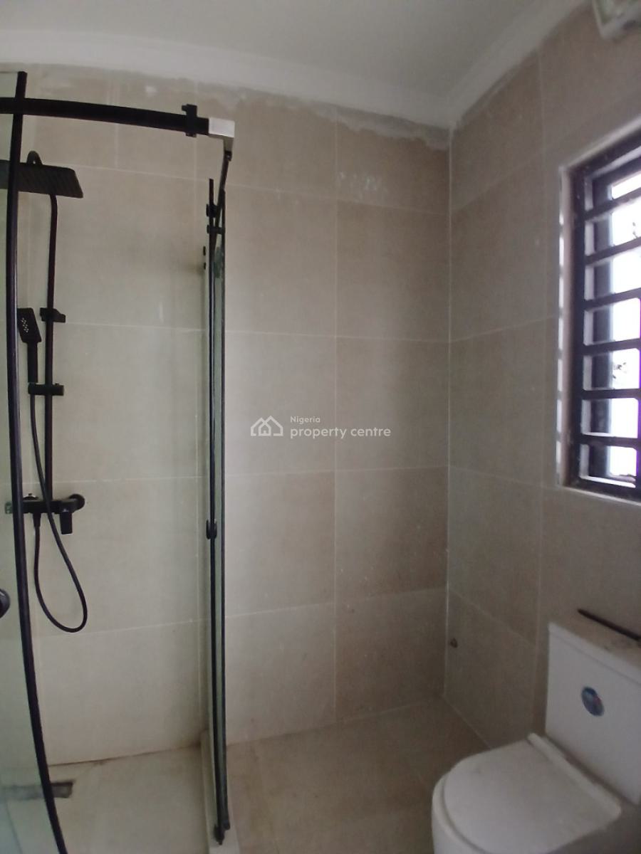 Newly Built and Serviced with 24/7 Power Supply 4 Bedroom En-suite Wit, Lekki Phase 1, Lekki, Lagos, Flat / Apartment for Sale