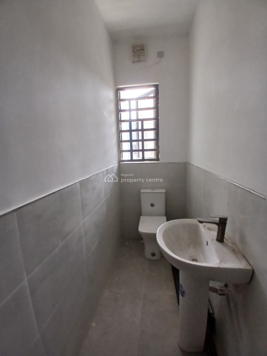 Newly Built and Serviced with 24/7 Power Supply 4 Bedroom En-suite Wit, Lekki Phase 1, Lekki, Lagos, Flat / Apartment for Sale
