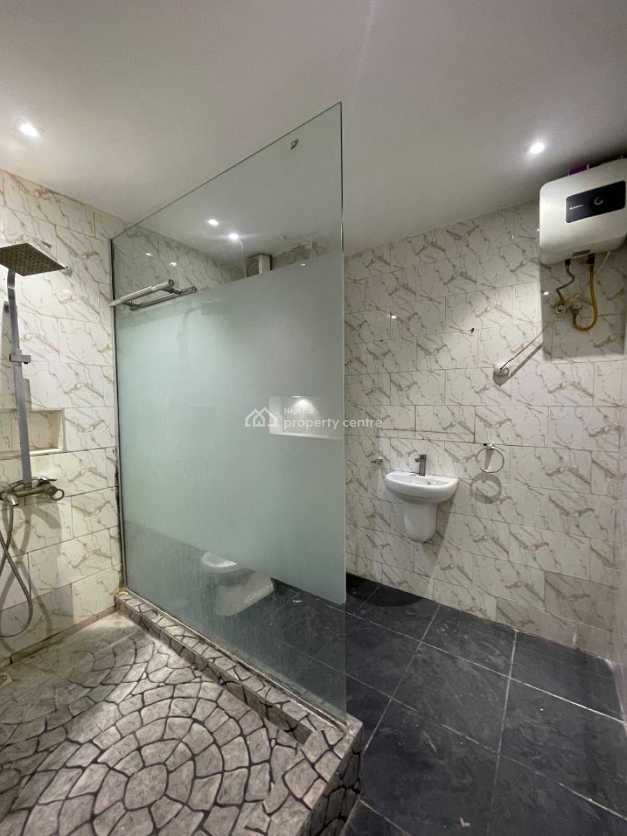 Waterfront Spacious 3 Bedroom Apartment, Off Admiralty Way, Lekki Phase 1, Lekki Phase 1, Lekki, Lagos, Flat / Apartment for Rent