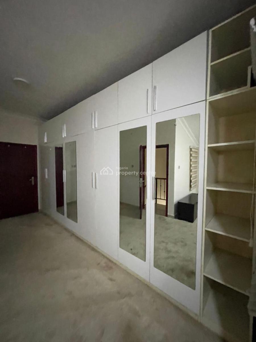 Spacious 3-bedroom Serviced Maisonette, Cadogan Estate, Osapa, Lekki, Lagos, Flat / Apartment for Rent