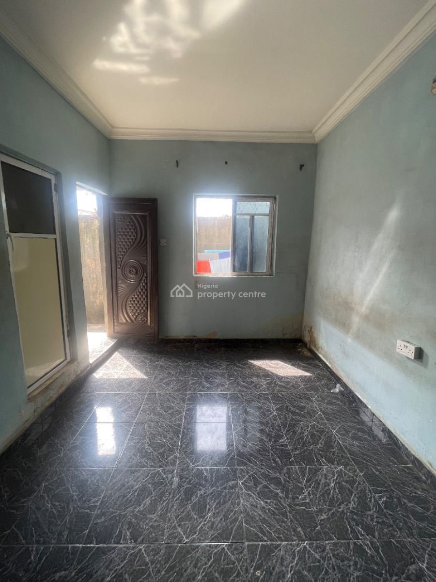 Spacious Self Contained, Abiodun, Yaba, Lagos, Self Contain (single Rooms) for Rent