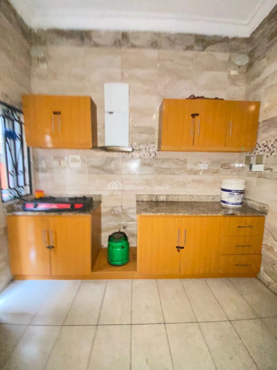 Single Room Shared Apartment with Workout Space and in an Estate, Chevron, Lekki, Lagos, Self Contain (single Rooms) for Rent