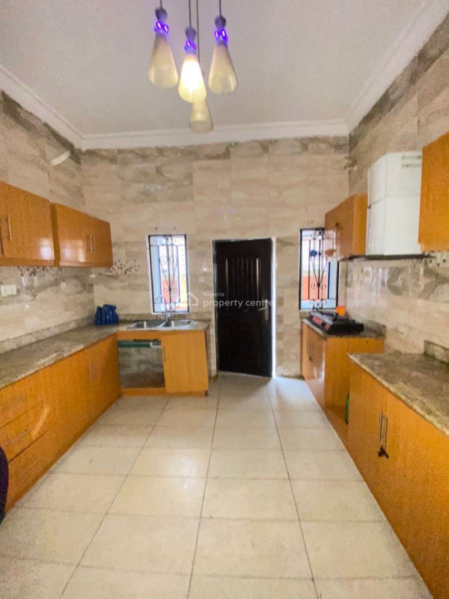 Single Room Shared Apartment with Workout Space and in an Estate, Chevron, Lekki, Lagos, Self Contain (single Rooms) for Rent