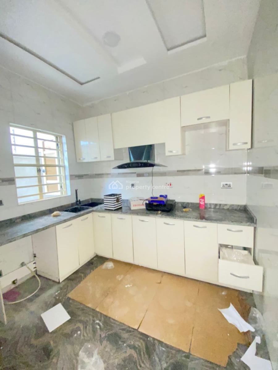 Spacious 2 Bedroom Apartment in an Estate, Chevron, Lekki, Lagos, Flat / Apartment for Rent