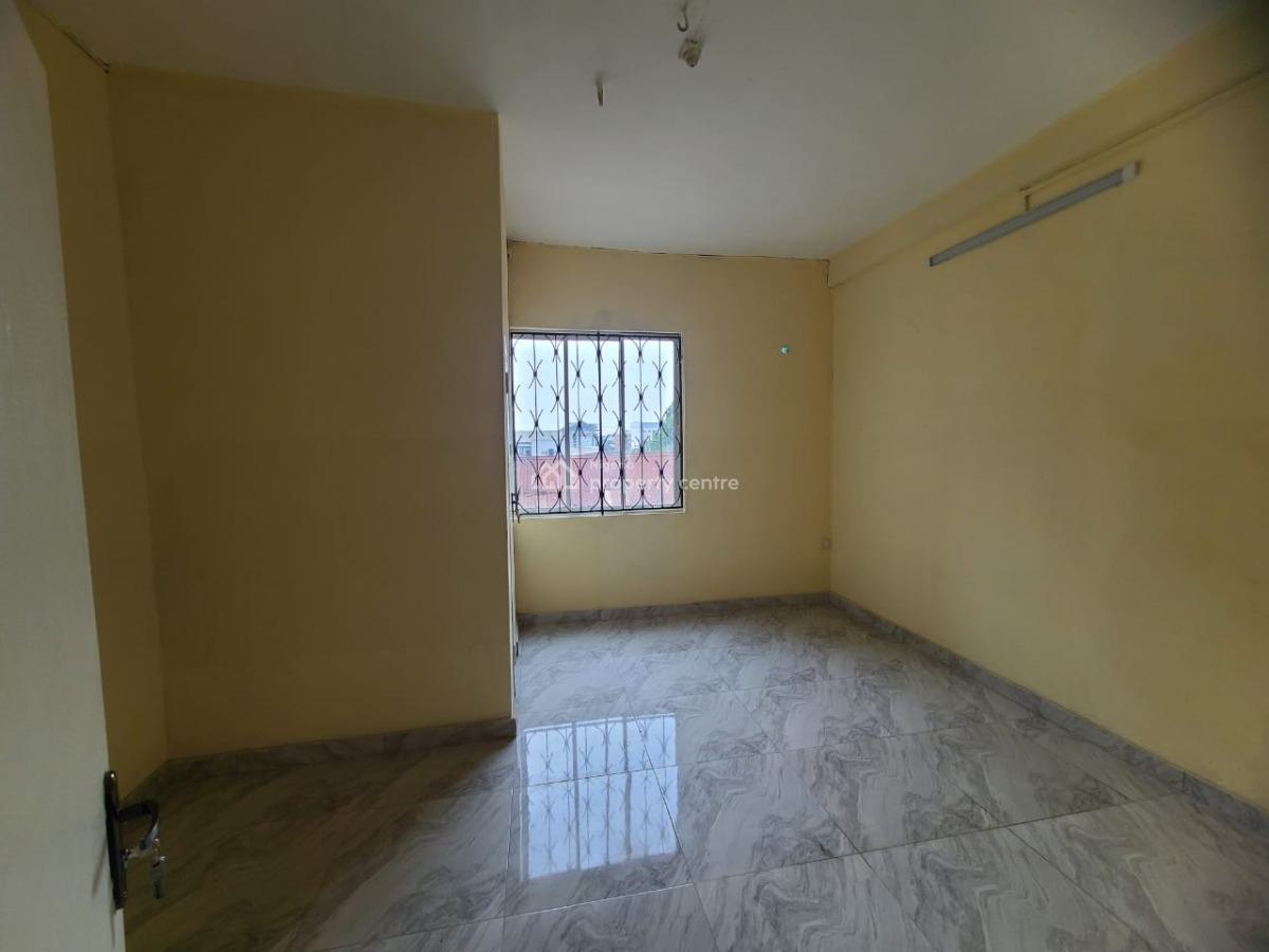 3 Bedroom Apartment, Commercial Avenue, Sabo, Yaba, Lagos, Office Space for Rent