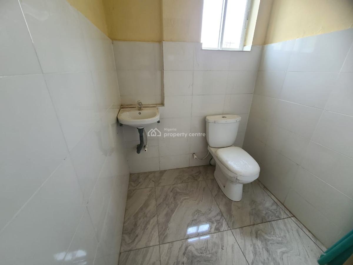 3 Bedroom Apartment, Commercial Avenue, Sabo, Yaba, Lagos, Office Space for Rent