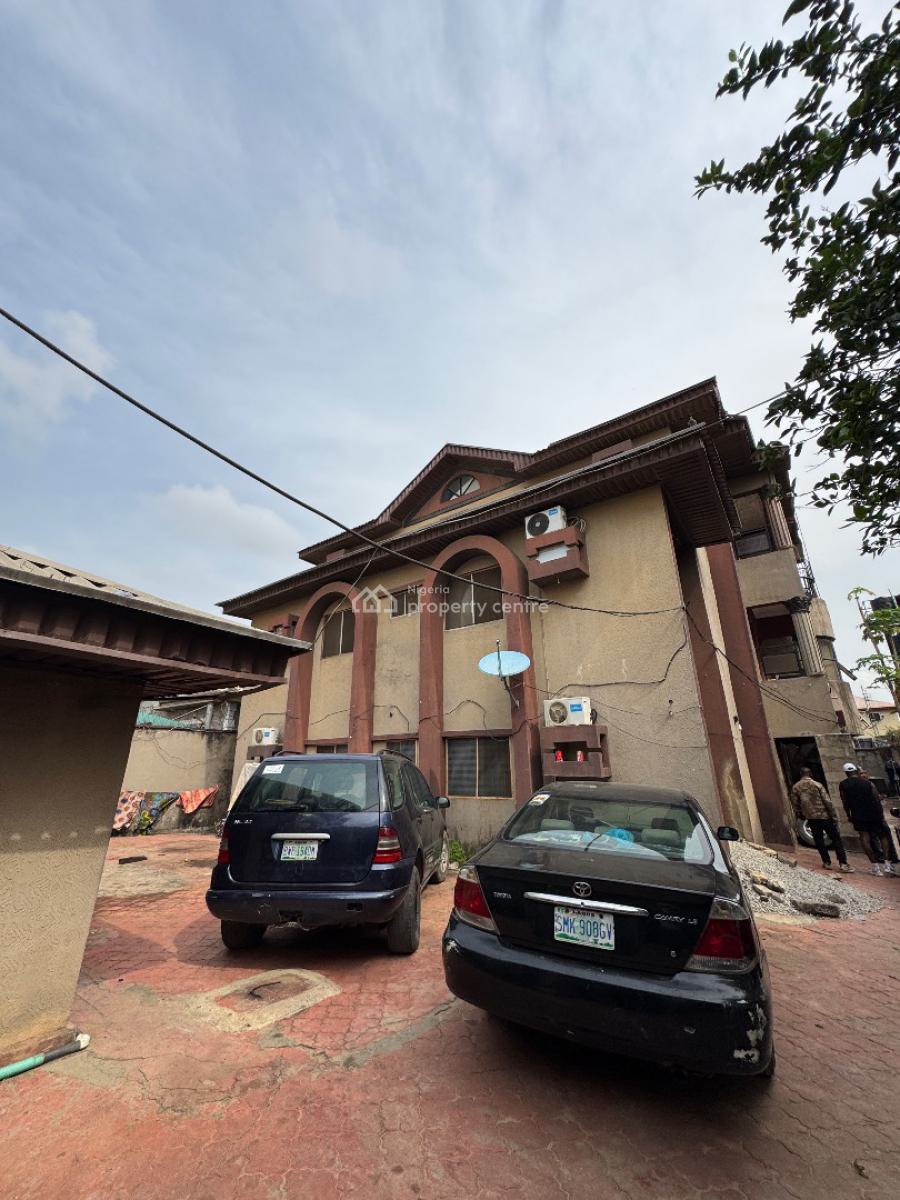 Renovatable Strong Standing Storey Building in a Residential Estate, Ajao Estate, Isolo, Lagos, House for Sale