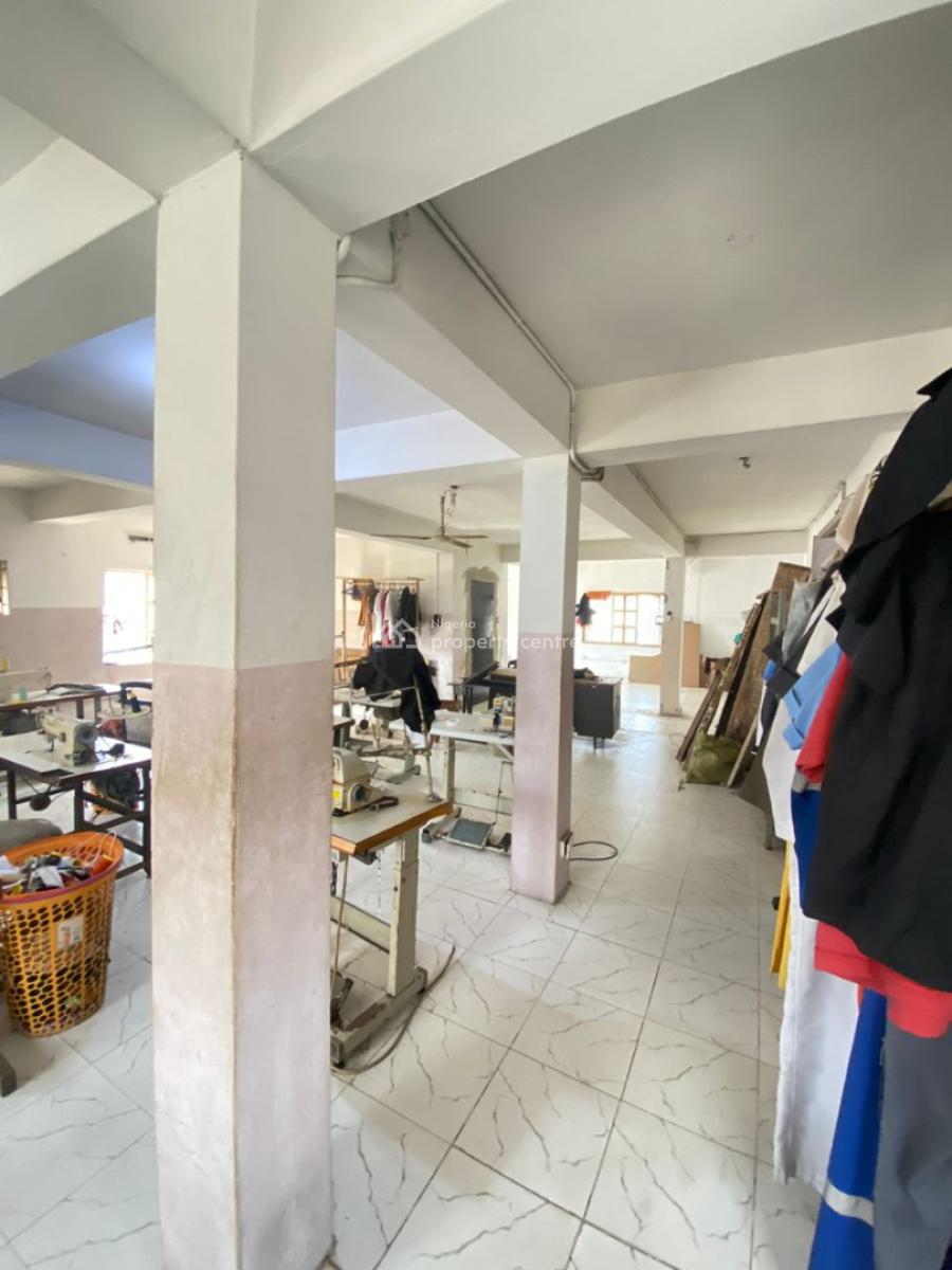 120 Square Metre Space with 2 Toilets, Ologolo, Lekki, Lagos, Commercial Property for Rent