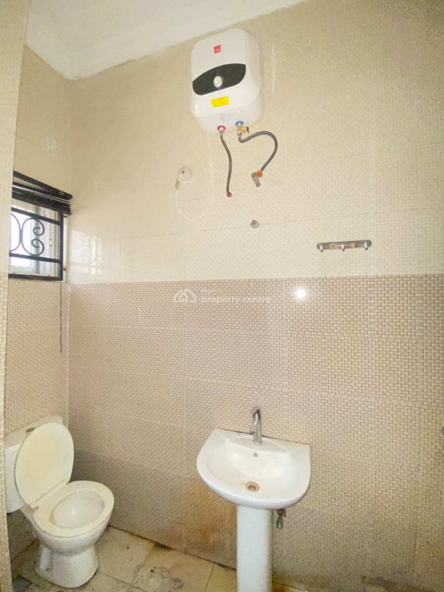 Spacious and Fully Serviced 3 Bedroom Apartment (upstairs), Agungi, Lekki, Lagos, Flat / Apartment for Rent