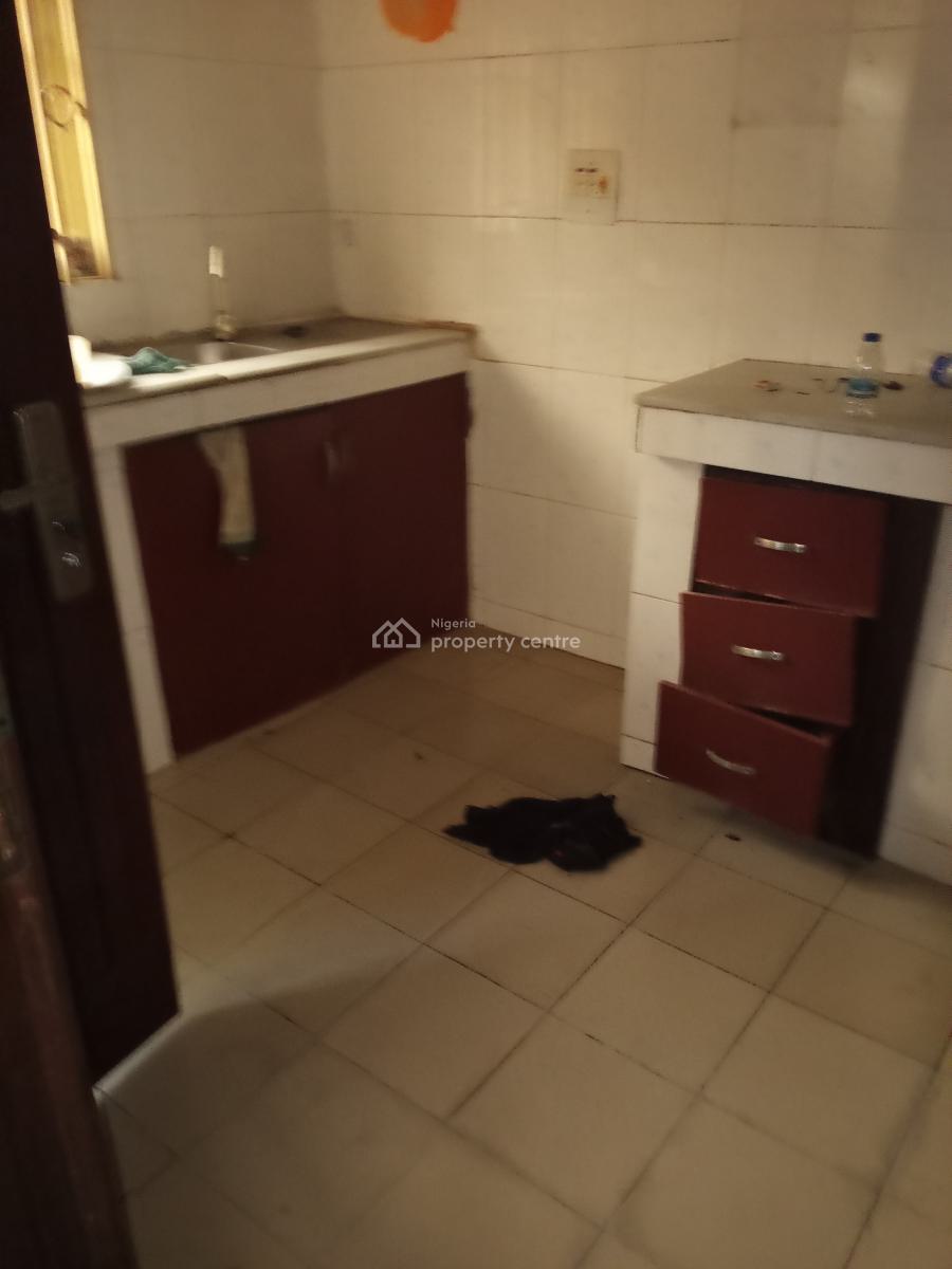 Unit of Spacious 3bedroom Flat in Secure Area, Off Akerele, Surulere, Lagos, Flat / Apartment for Rent