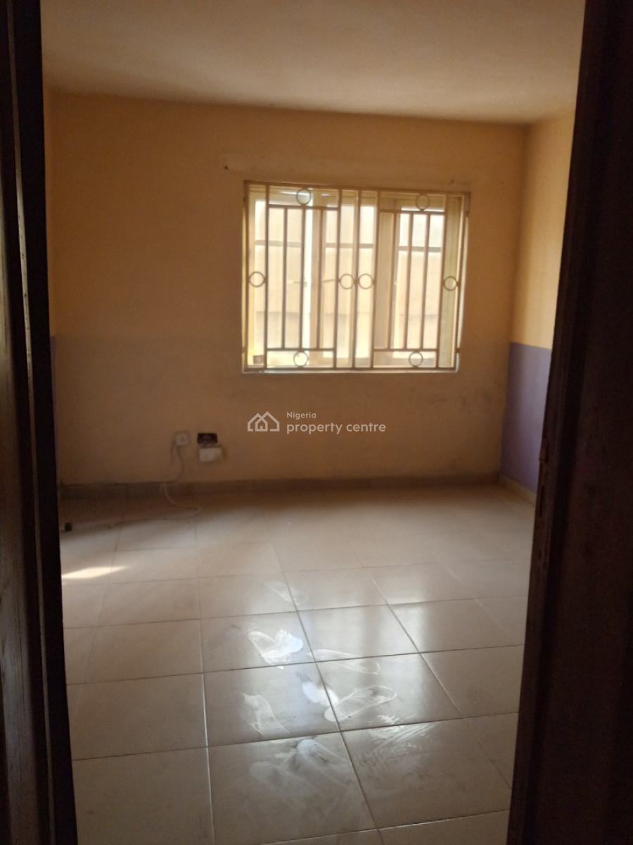 Unit of Spacious 3bedroom Flat in Secure Area, Off Akerele, Surulere, Lagos, Flat / Apartment for Rent