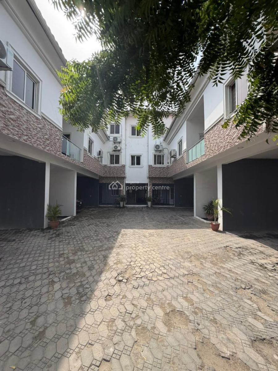 Spacious 2 Bedroom Apartment Upstairs, Lekki Phase 1, Lekki, Lagos, Flat / Apartment for Rent