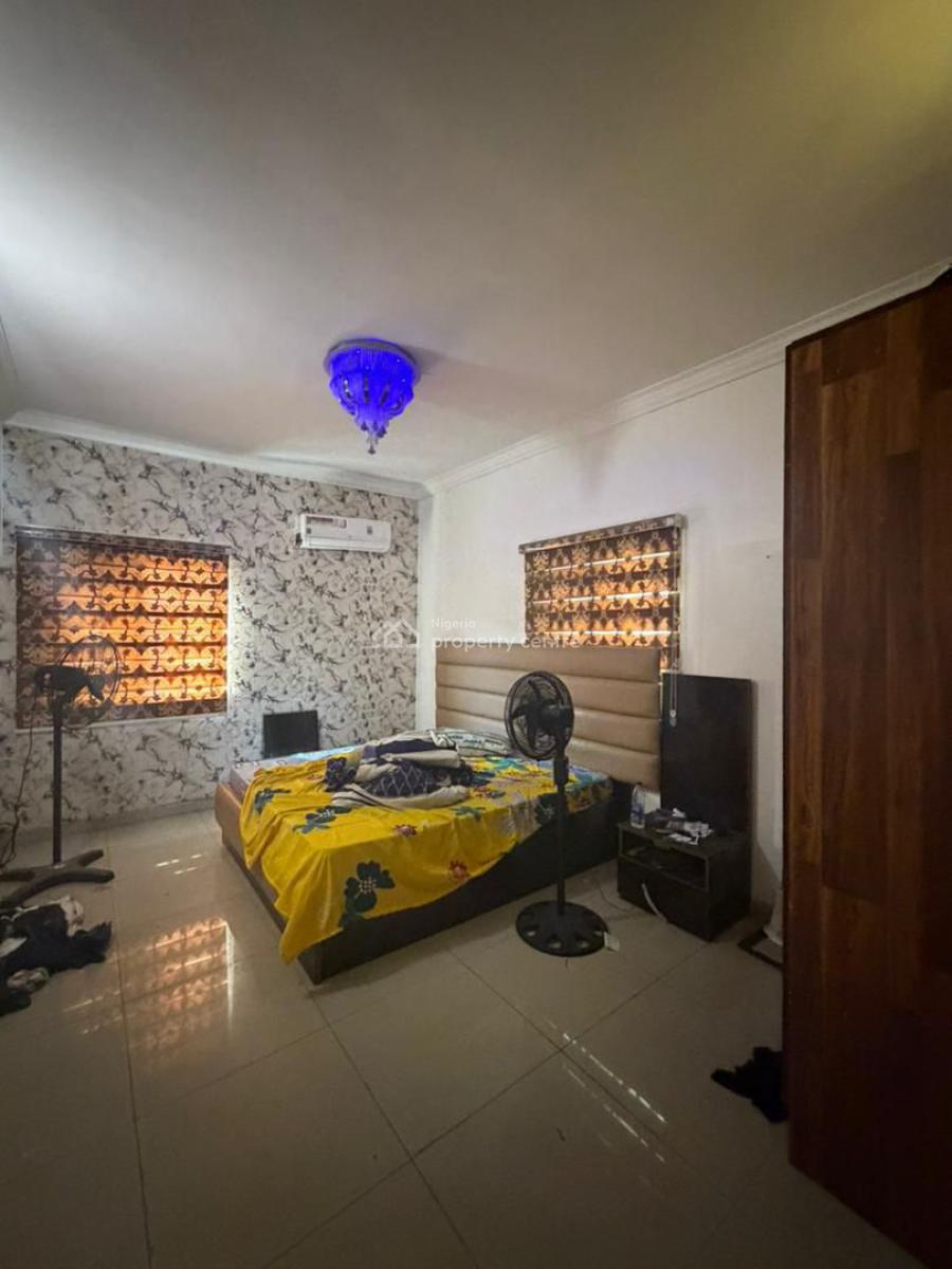 Spacious 2 Bedroom Apartment Upstairs, Lekki Phase 1, Lekki, Lagos, Flat / Apartment for Rent