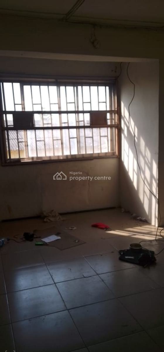 Decent Spacious Executive 2 Bedroom, Yaba, Lagos, Flat / Apartment for Rent