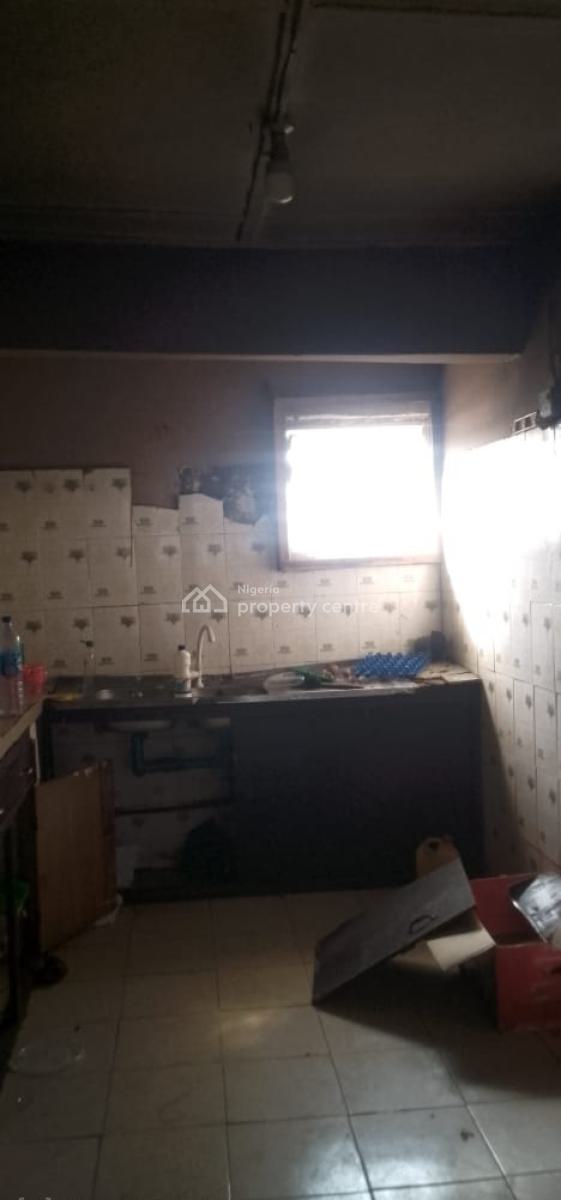 Decent Spacious Executive 2 Bedroom, Yaba, Lagos, Flat / Apartment for Rent