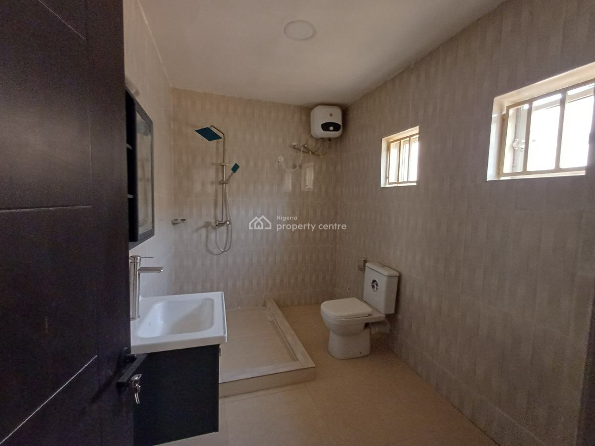 Brand New Spacious 4 Bedroom Semi-detached Duplex with Bq, Guzape District, Abuja, Semi-detached Duplex for Rent