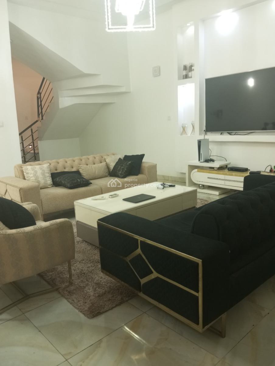 Specious 4 Bedrooms Semi Detached with a Bq, Along Chevron Drive, Lekki, Lagos, Semi-detached Duplex for Rent