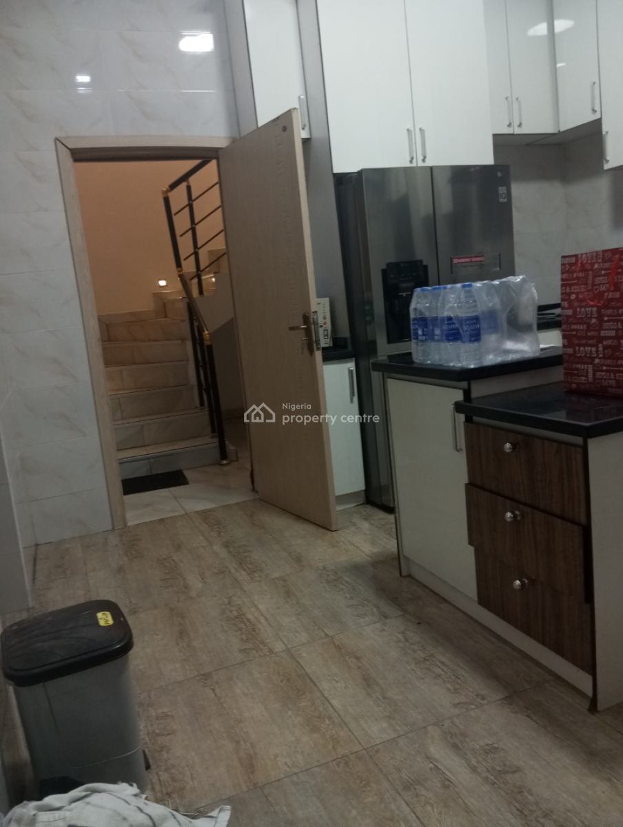 Specious 4 Bedrooms Semi Detached with a Bq, Along Chevron Drive, Lekki, Lagos, Semi-detached Duplex for Rent